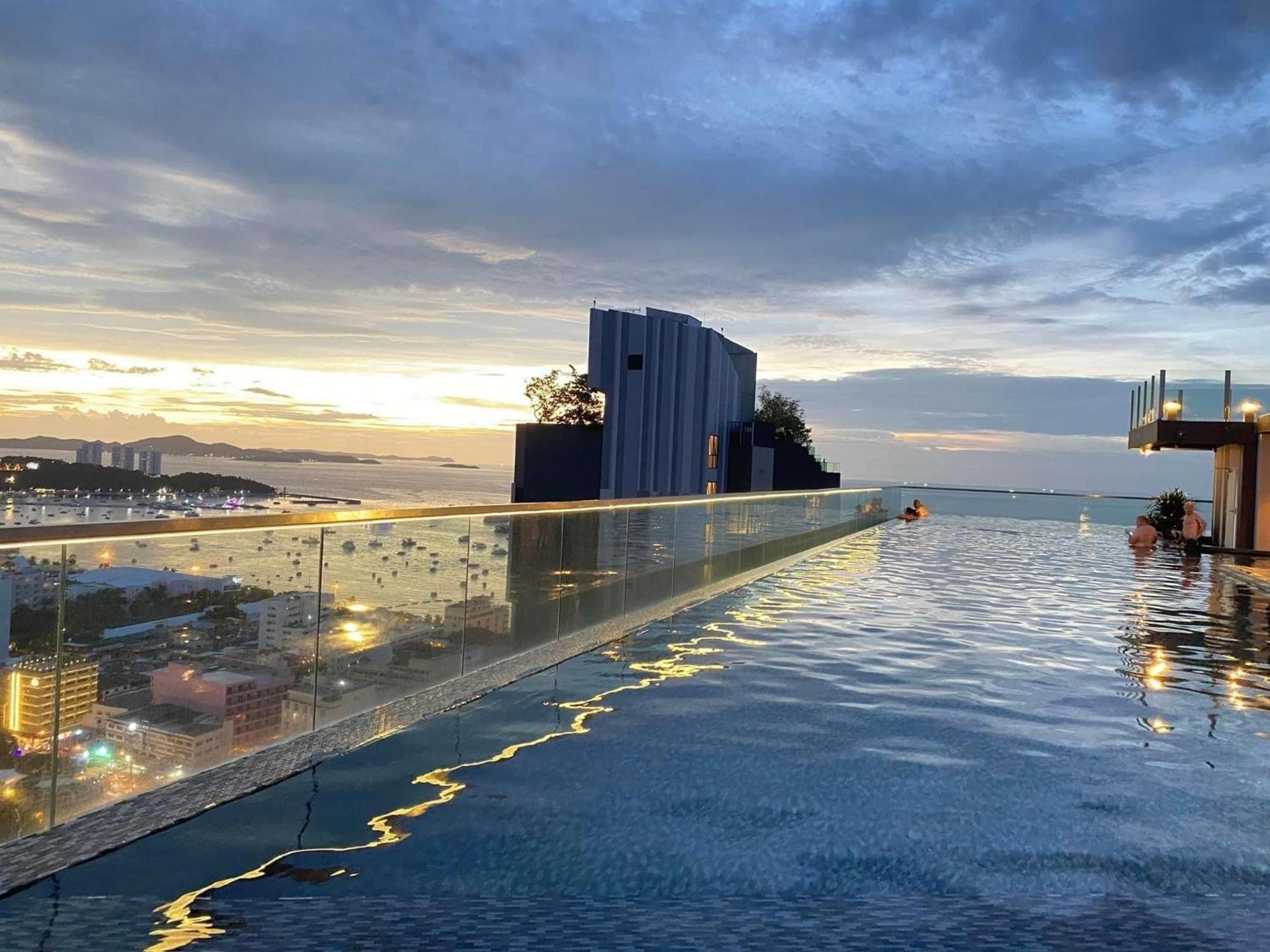The Base Central Pattaya By Mickey エクステリア 写真